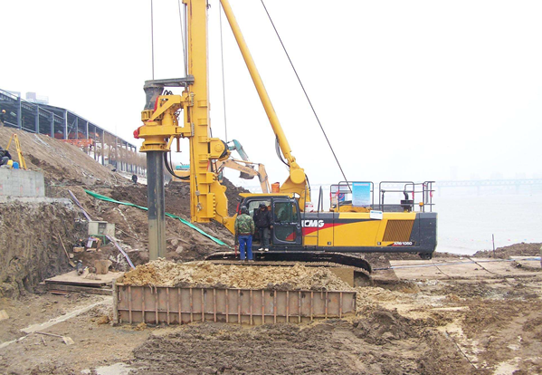 旋挖鉆武易高速樁基施工現場案例